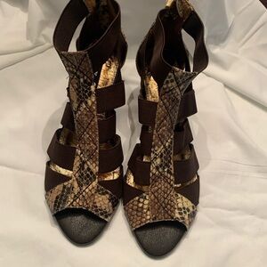 NEW Libby. Edelman Strappy Heels Sz 7.5 Dark Brown Snakeskin Print Sandals NWOB
